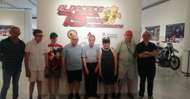 🏍️Un grupo del servicio de día de la Residencia Miguel Muñoz disfruta de la exposición “Albacete, 75 años de motociclismo (1950-2025)”. 

🛵  La muestra reunió vehículos y recuerdos emblemáticos de estas décadas, incluyendo carteles históricos, testimonios gráficos y motos míticas de competición.

👌 Nos encantan todas las actividades, pero esta ha sido muy positiva, ya que trataba un tema de gran interés y muy solicitado por los participantes.

#Residencia #MiguelMuñoz #Motociclismo #Historia #Albacete